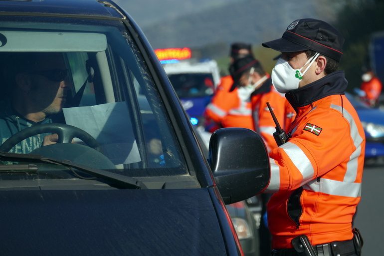 Quería salir a satisfacer sus necesidades sexuales, y así le respondió la policía