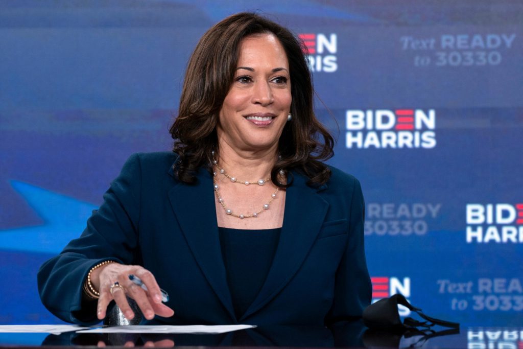 Suspende Kamala Harris actos de campaña por COVID-19