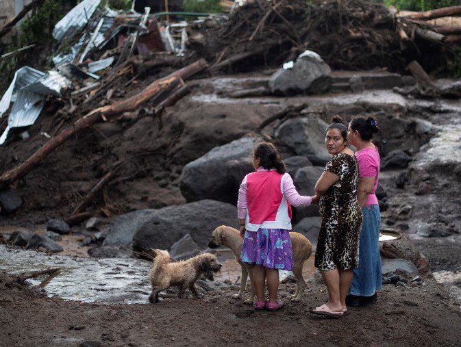 Deslave en El Salvador deja al menos nueve muertos y decenas de desaparecidos