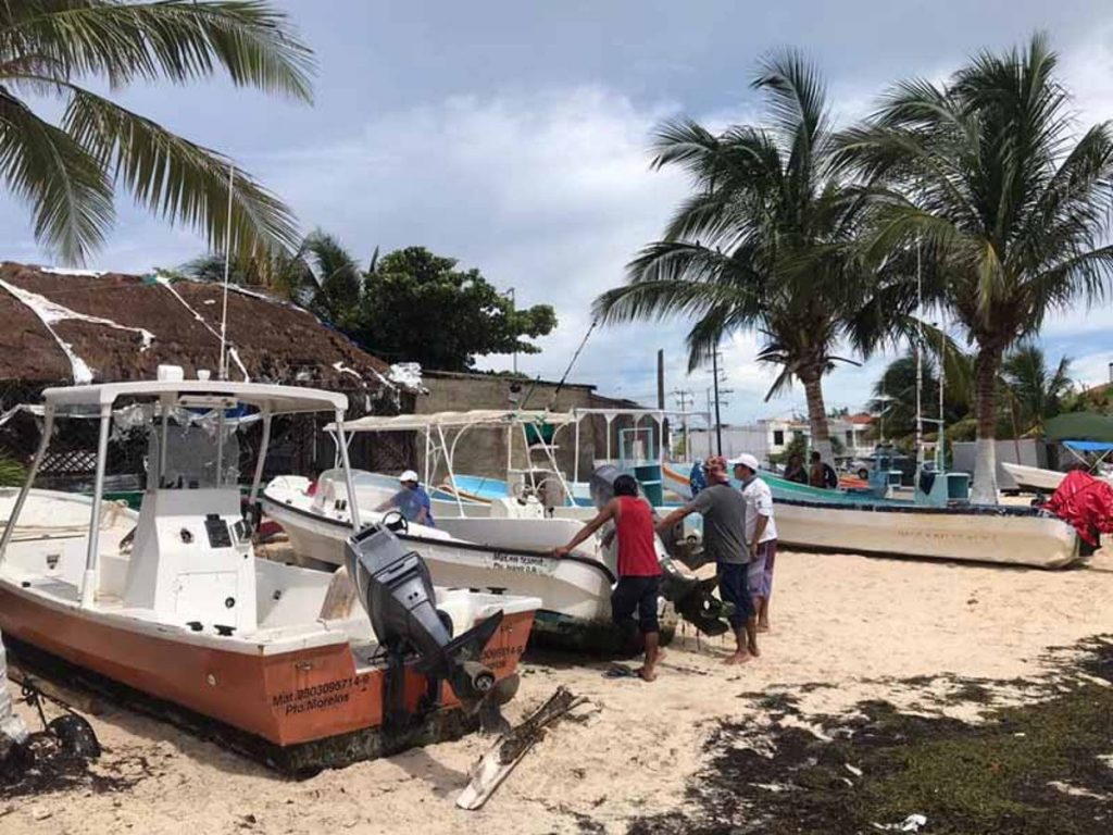 Retiran embarcaciones de Quintana Roo y Yucatán ante inminente llegada de huracán "Delta" #VIDEO
