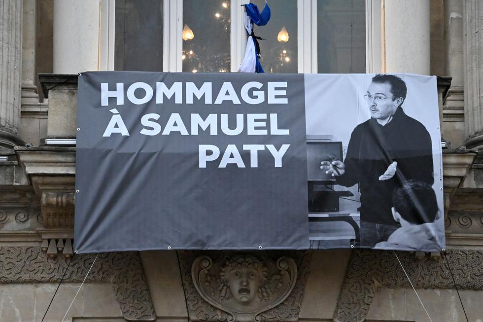 Alumnos que facilitaron decapitación de Samuel Paty son presentados ante un juez