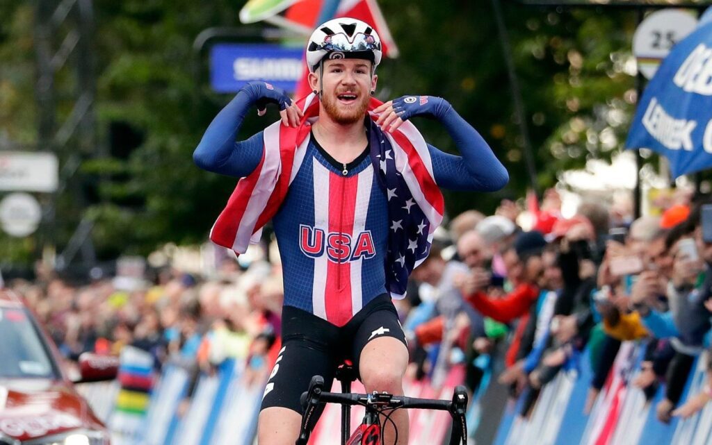 Quinn Simmons, ciclista profesional, es suspendido por mensajes a favor de Trump