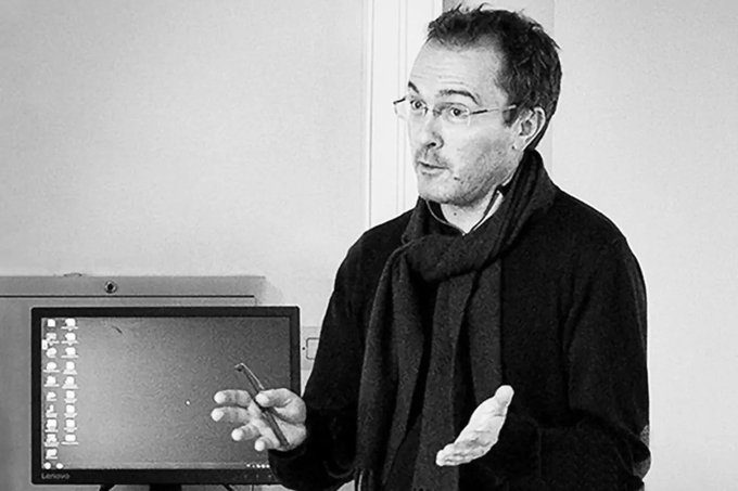 Joven que dio 'me gusta' a foto de Samuel Paty decapitado es detenido en Francia