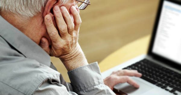 Personas de la tercera edad lideran consultas en internet sobre productos y servicios