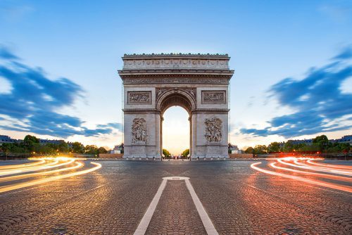 Desalojan "Arco del Triunfo" en París, por amenaza de bomba