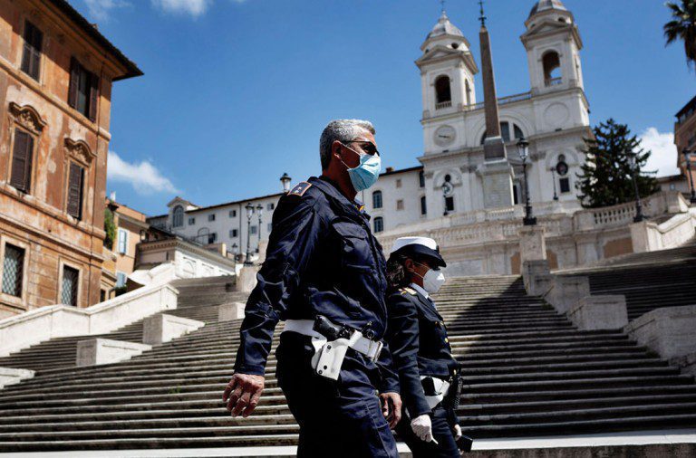 Impondrán multas de mil euros a quien no porte cubrebocas en Italia