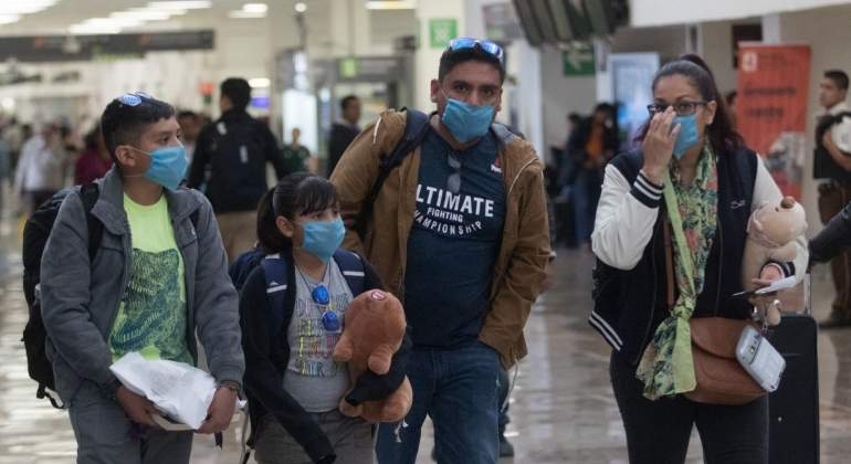 Ssa recomienda evitar viajes internacionales no esenciales por COVID-19