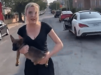 En inaudito acto de racismo, una mujer le avienta un perrito a rapero #VIDEO