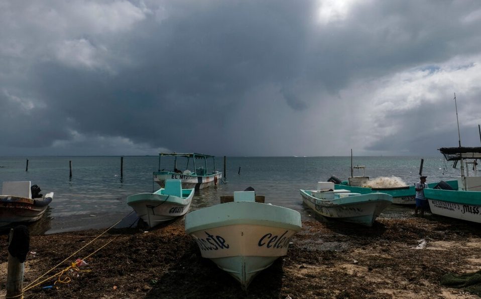 "Delta" tocó tierra en Puerto Morelos, como categoría 2