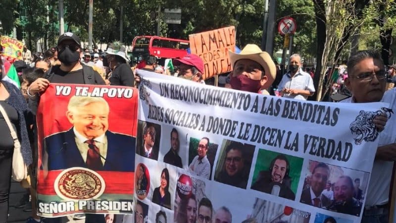 Marchan simpatizantes de AMLO para hacer frente a FRENAAA #VIDEO