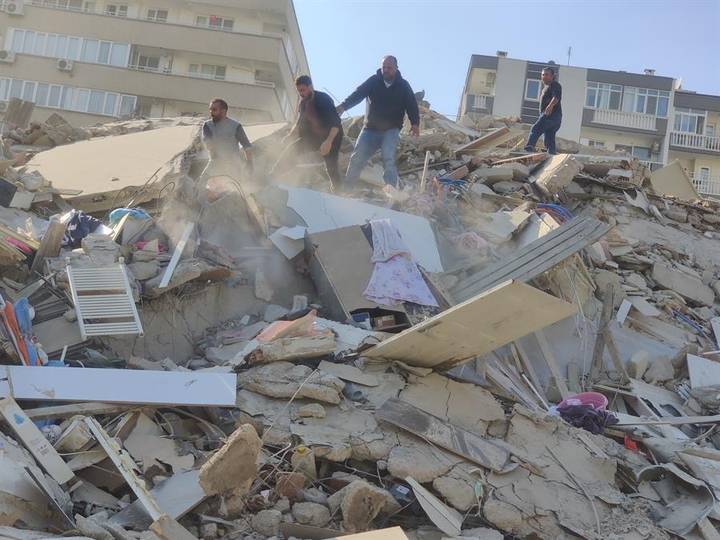 Terremoto de 7 grados sacude a Grecia y Turquía, provoca mini tsunamis