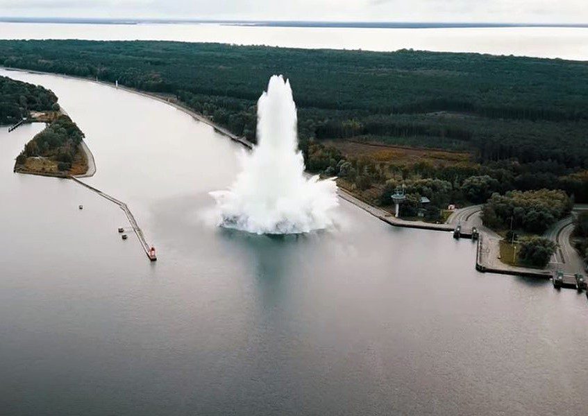 Explota bomba de la Segunda Guerra Mundial en Polonia #VIDEO