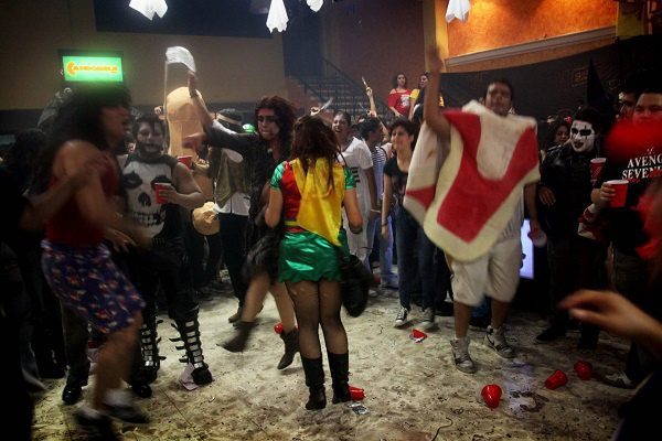 Cancelan en Ecatepec 240 fiestas de Halloween y dispersan a más de 11 mil asistentes