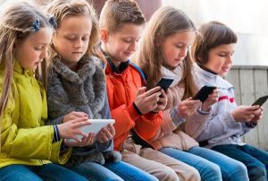 Los ‘nativos digitales’ son los primeros niños con un coeficiente intelectual más bajo que sus padres