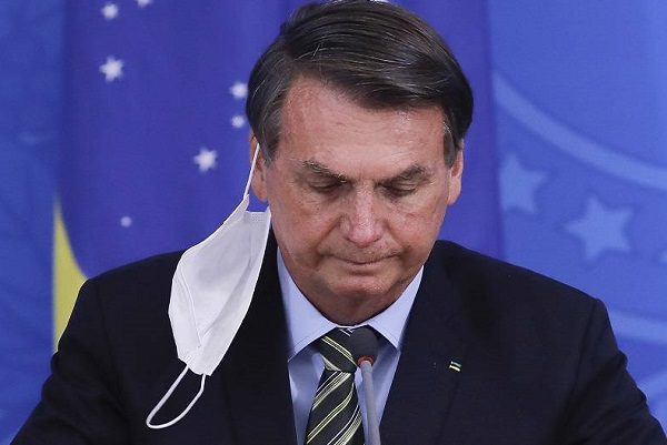 Bolsonaro pide que Brasil deje de actuar como un "país de maricones" ante el coronavirus