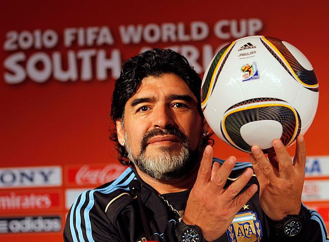 5 escándalos de la vida disipada de Maradona