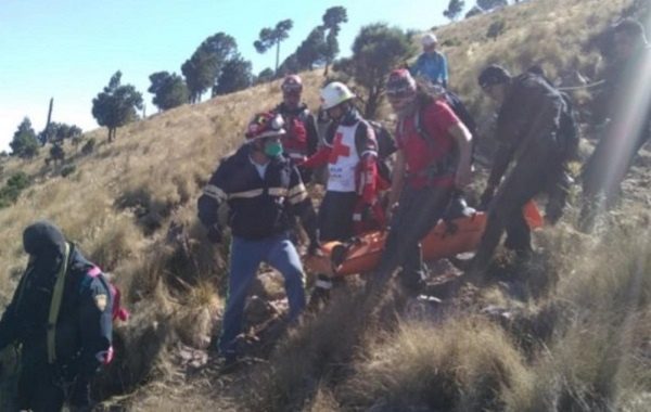 Rescatan a 5 personas extraviadas en el Pico del Águila