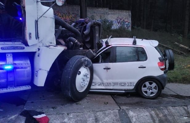 Una persona muerta y un severo caos vial, deja choque de trailer en la Toluca-México