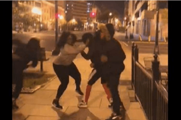 Apuñalan a cuatro seguidores de Trump cerca de la Casa Blanca