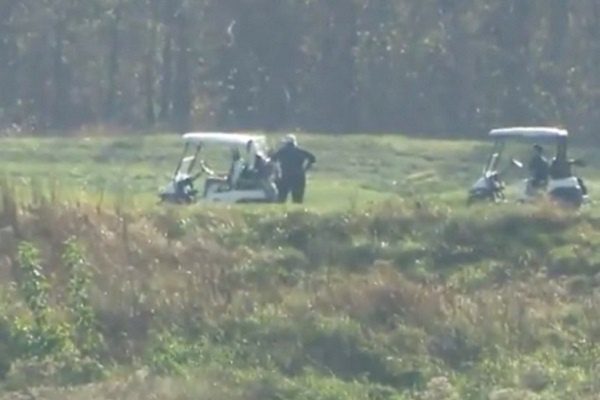 Trump jugaba golf tras virtual triunfo de Biden #VIDEO