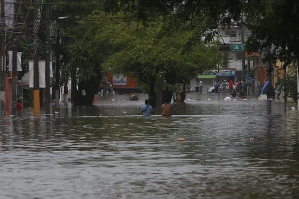 AMLO promete apoyo a tabasqueños, tras inundaciones