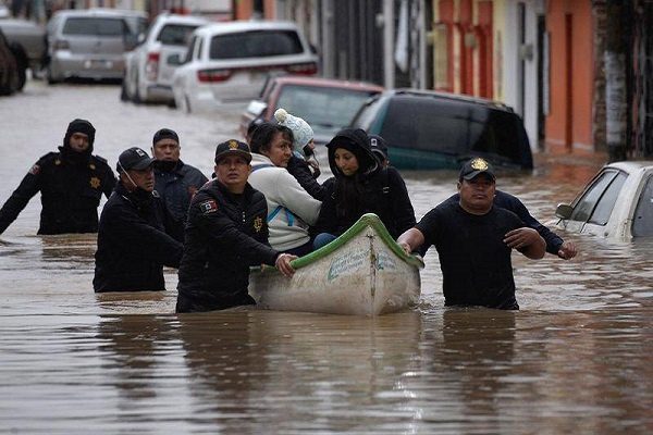 Al menos 22 muertos tras paso de "Eta" en México