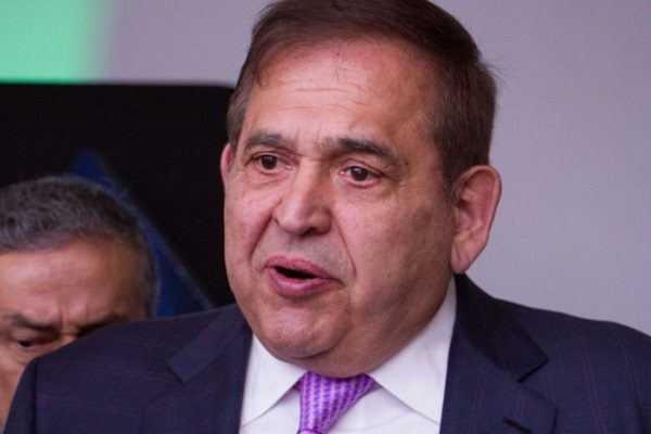 Alonso Ancira se presenta voluntariamente ante policía de España