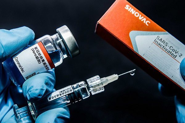Brasil suspende ensayos de vacuna china por un "incidente grave"
