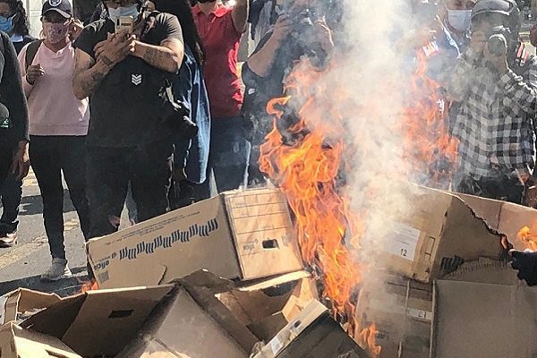 Feministas vandalizan instalaciones de la FGJ de la CDMX #VIDEO