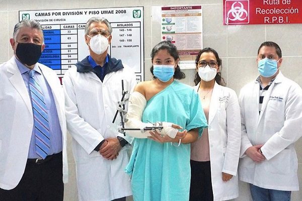 Médicos del IMSS logran reimplantar brazo a joven guanajuatense