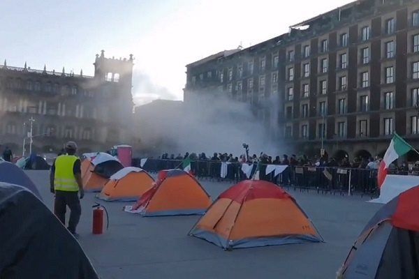 Simpatizantes de AMLO y FRENAAA protagonizaron una riña #VIDEOS