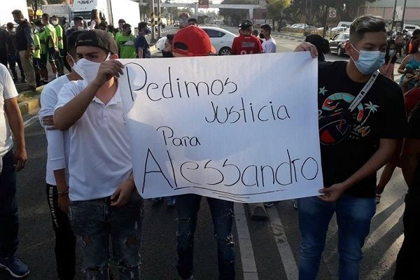 Procesan a adolescentes que transportaban cuerpo de Alessandro