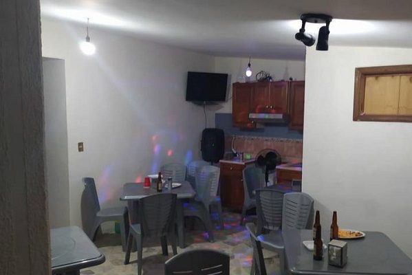 Clausuran taller automotriz que fungía como table dance de noche