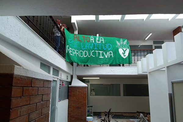 Mujeres toman el Congreso de Puebla y Radio BUAP #VIDEO