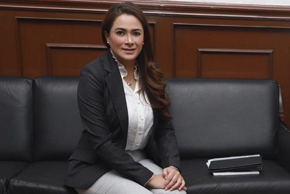 Niegan medidas cautelares contra alcaldesa nombrada #LadyNetflix