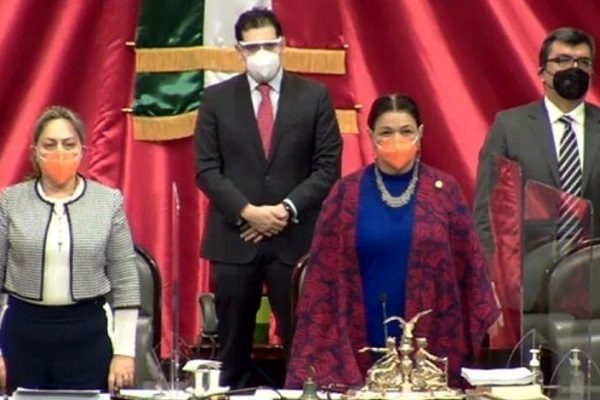 Cámara de Diputados guarda un minuto de silencio por Maradona #VIDEO