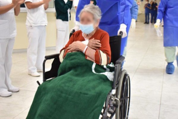 Abuelita de 97 años de Monterrey le ganó al Covid-19 #VIDEO