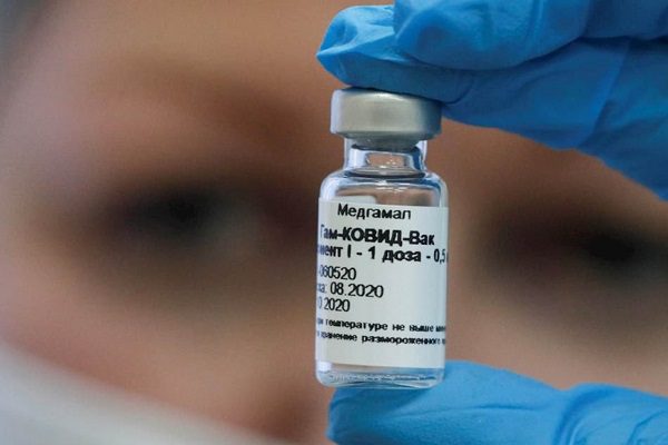 Rusia sugiere fusionar Sputnik V con vacuna de AstraZeneca