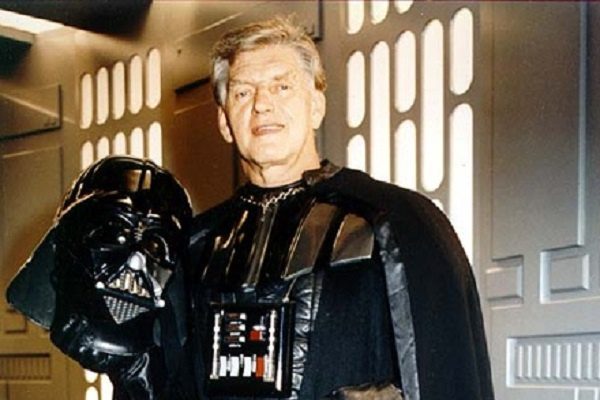 Murió Dave Prowse, actor que interpretó a Darth Vader