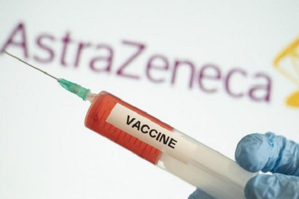 Voluntario de vacuna demanda a AstraZeneca por efecto adverso