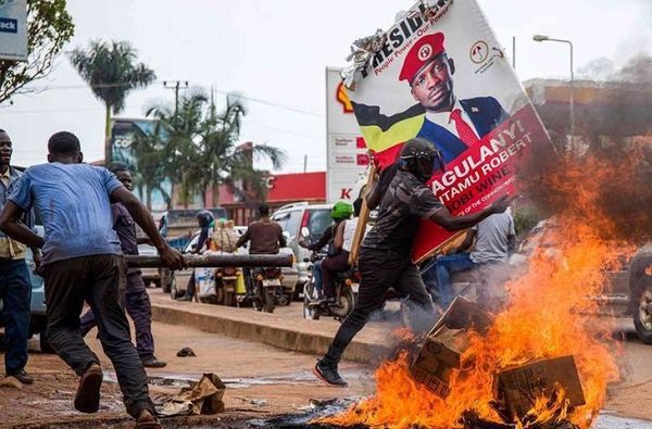 37 personas muertas saldo de protestas por arresto de candidato en Uganda