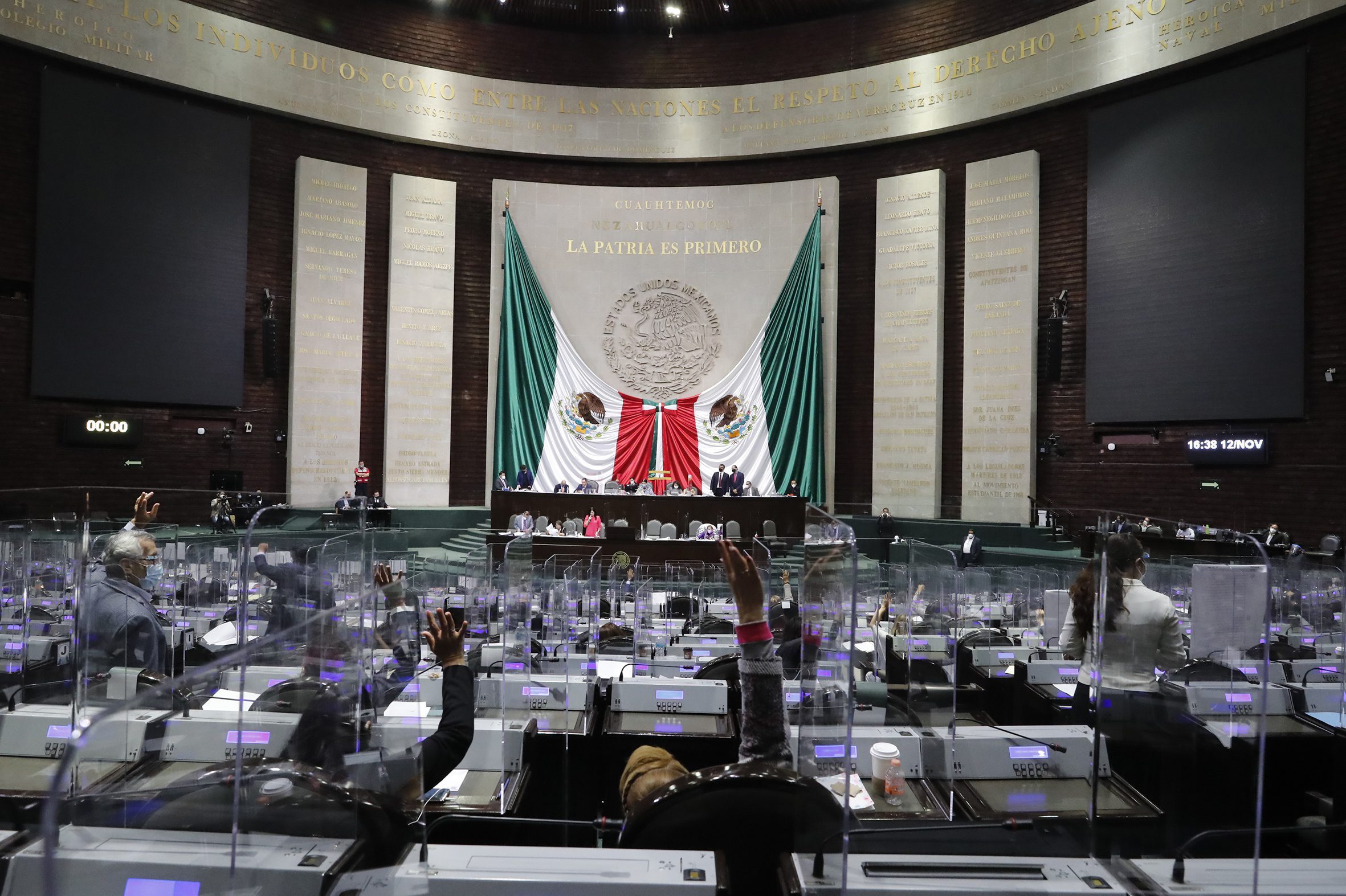 Van quince muertos por COVID-19 en la Cámara de Diputados