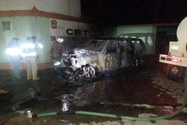 Quiso darse a la fuga para no pagar un espejo roto y terminó volcándose