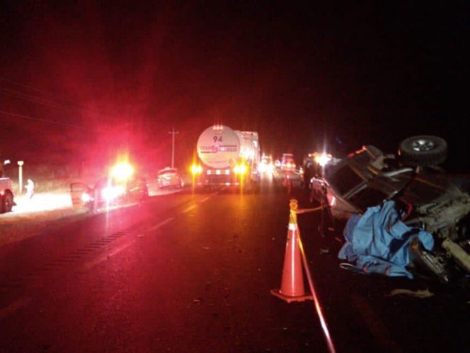 Policías de Tamaulipas mueren tras volcar en carretera a Tampico
