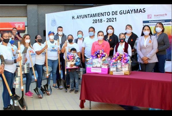 ¡Insensible!, así calificaron al gobierno de Guaymas por regalar palas a las familias para buscar a desaparecidos