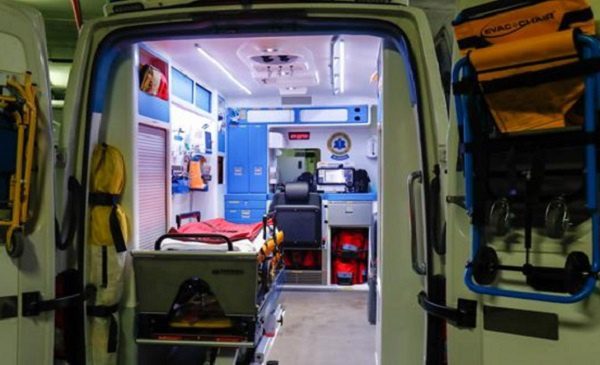 Cliente le escupe en el rostro a trabajadora de hotel y le provoca un infarto