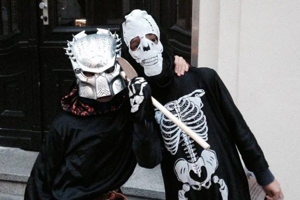 Buscan a asesino de menor de 13 años que salió a una fiesta Halloween y murió apuñalado