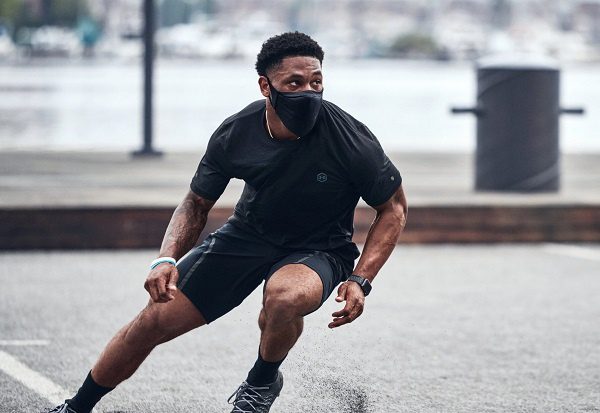 Máscara deportiva mejora el rendimiento durante el ejercicio al aire libre