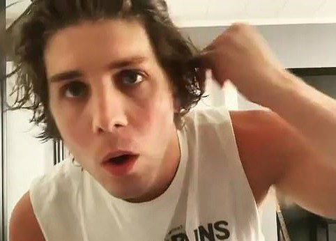 Actor publica #VIDEO en el que un director se burla de su departamento durante una audición por Zoom