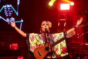 Lila Downs cautiva a más de 700 mil personas con su “Canto a la Memoria”
